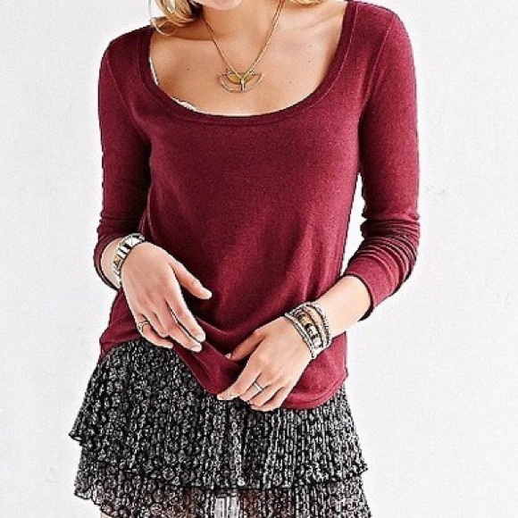 NEVER WORN UO LONG SLEEVE - Picture 1 of 6